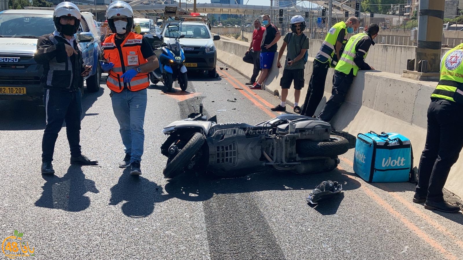  فيديو: اصابة راكب دراجة نارية من يافا بحادث طرق واغلاق شارع ايالون